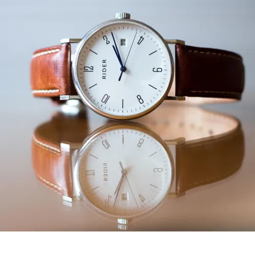 Pourquoi les aiguilles d'une montre tournent-elles dans le sens des...