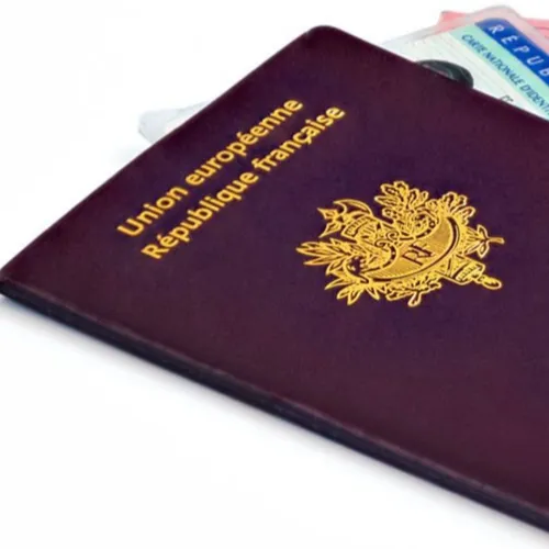 Pourquoi est-il interdit de sourire sur les photos d’identité ?