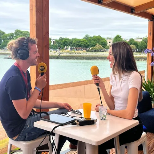 CHARLOTTE CARDIN EN INTERVIEW SUR HIT WEST AUX FRANCOFOLIES DE LA...