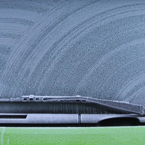 Les erreurs à ne pas commettre pour dégivrer son pare-brise