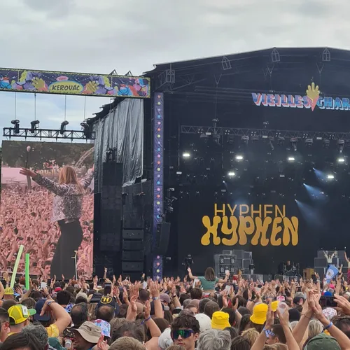 HYPHEN HYPHEN EN INTERVIEW AUX VIEILLES CHARRUES ET EN SESSION LIVE...