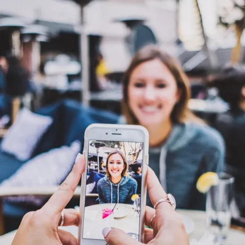 Pourquoi sourit-on sur les photos ?