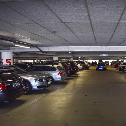 Pourquoi les places de parking sont-elles toujours trop petites...