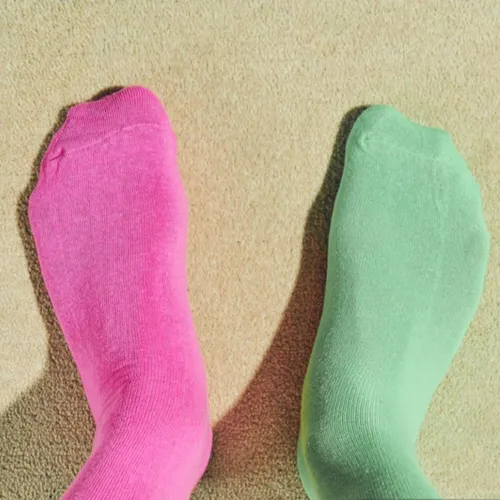 Pourquoi sommes-nous invités à porter des chaussettes dépareillées...