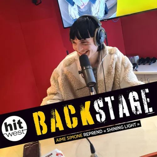 Aime Simone reprend "Shining Light" dans Backstage
