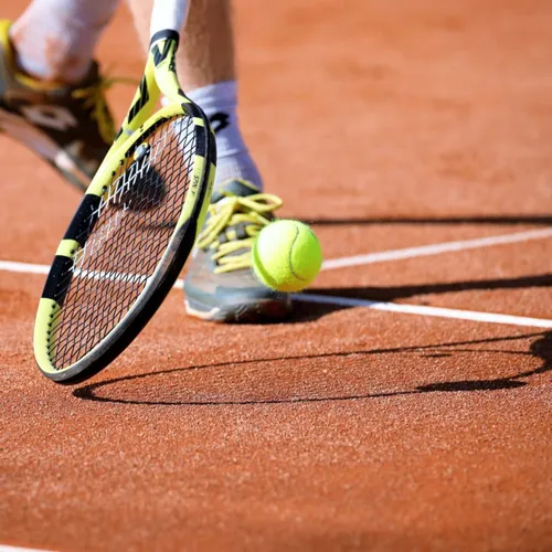 Pourquoi certains joueurs et certaines joueuses de tennis...
