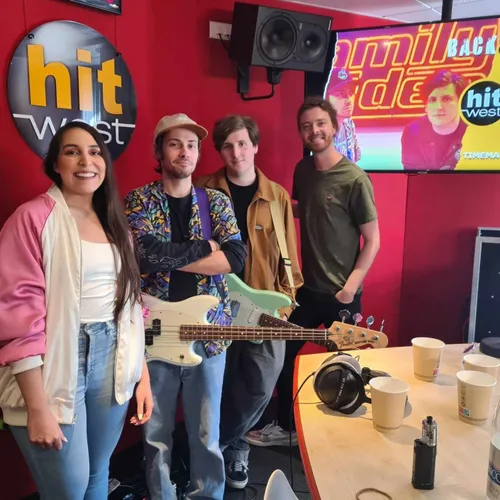 L'INTÉGRALE - TIMEMACHINE1985 ET BEEA EN INTERVIEW ET EN LIVE SUR...