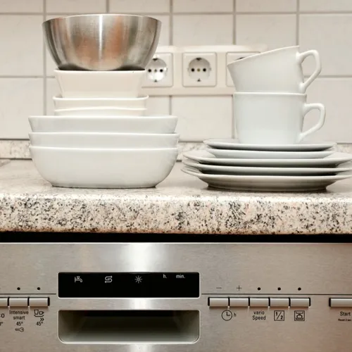 Pourquoi vaut-il mieux laver les assiettes à la main qu'au...