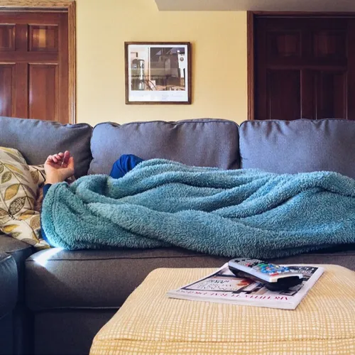 Pourquoi ne faut-il pas s'endormir dans le canapé ?