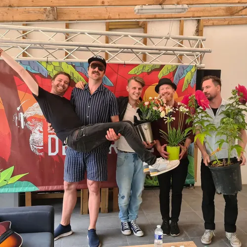 ROYAL REPUBLIC EN INTERVIEW A LA NUIT DE L'ERDRE ET EN LIVE A...