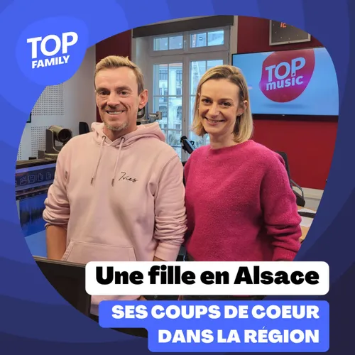 Une fille en Alsace et les cigognes