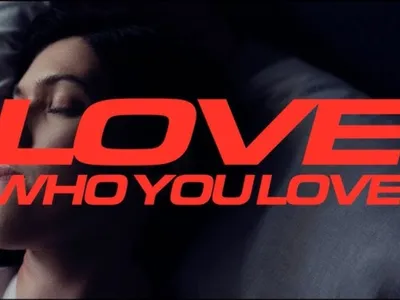 Romy fait du Romy avec 'Love Who You Love' et on l’aime pour ça !