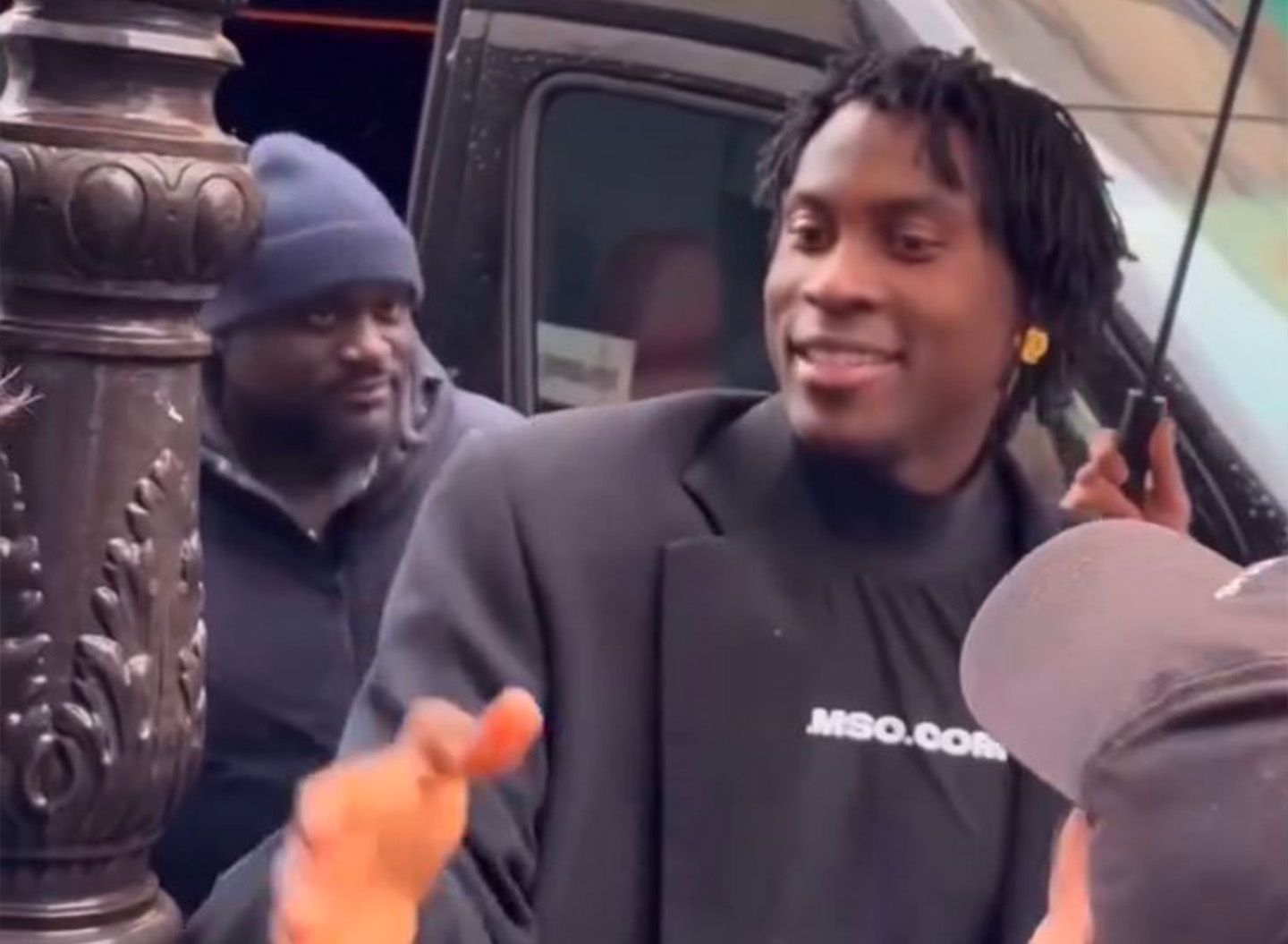 Damso dévoile son nouveau style à Paris lors d'une session studio