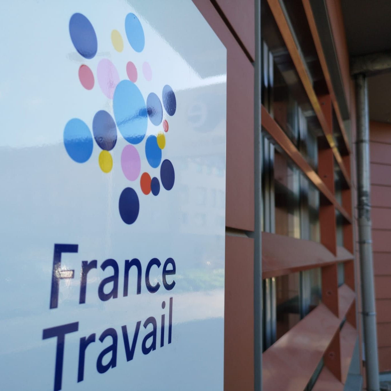 Radio Intensity: Nogent-le-Rotrou – Jobs & Community Impact