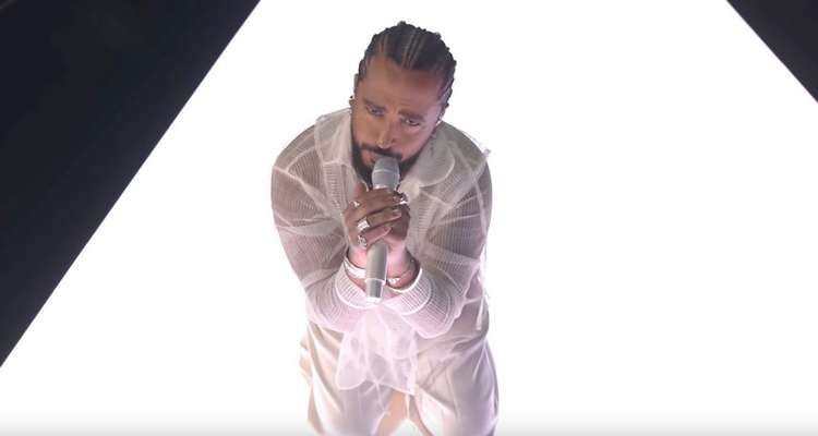 Slimane fait frissonner ses fans avec « Comme un oiseau