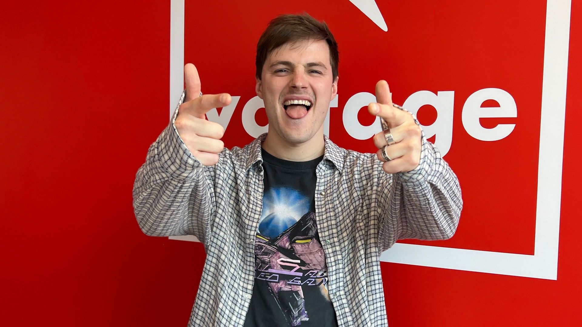 Tom Gregory en interview sur Voltage : découvrez le live de 