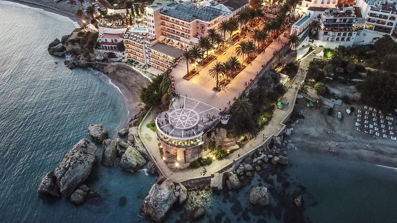 Nerja : la ville la plus sous cotée d'Espagne - LATINA