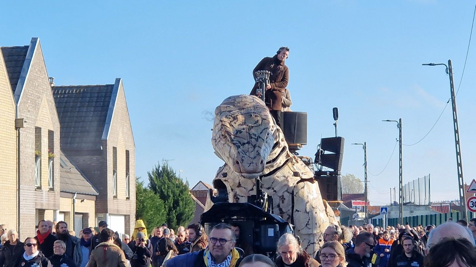 Le Varan de voyage vient de débarquer à Calais, le début de trois jours ...