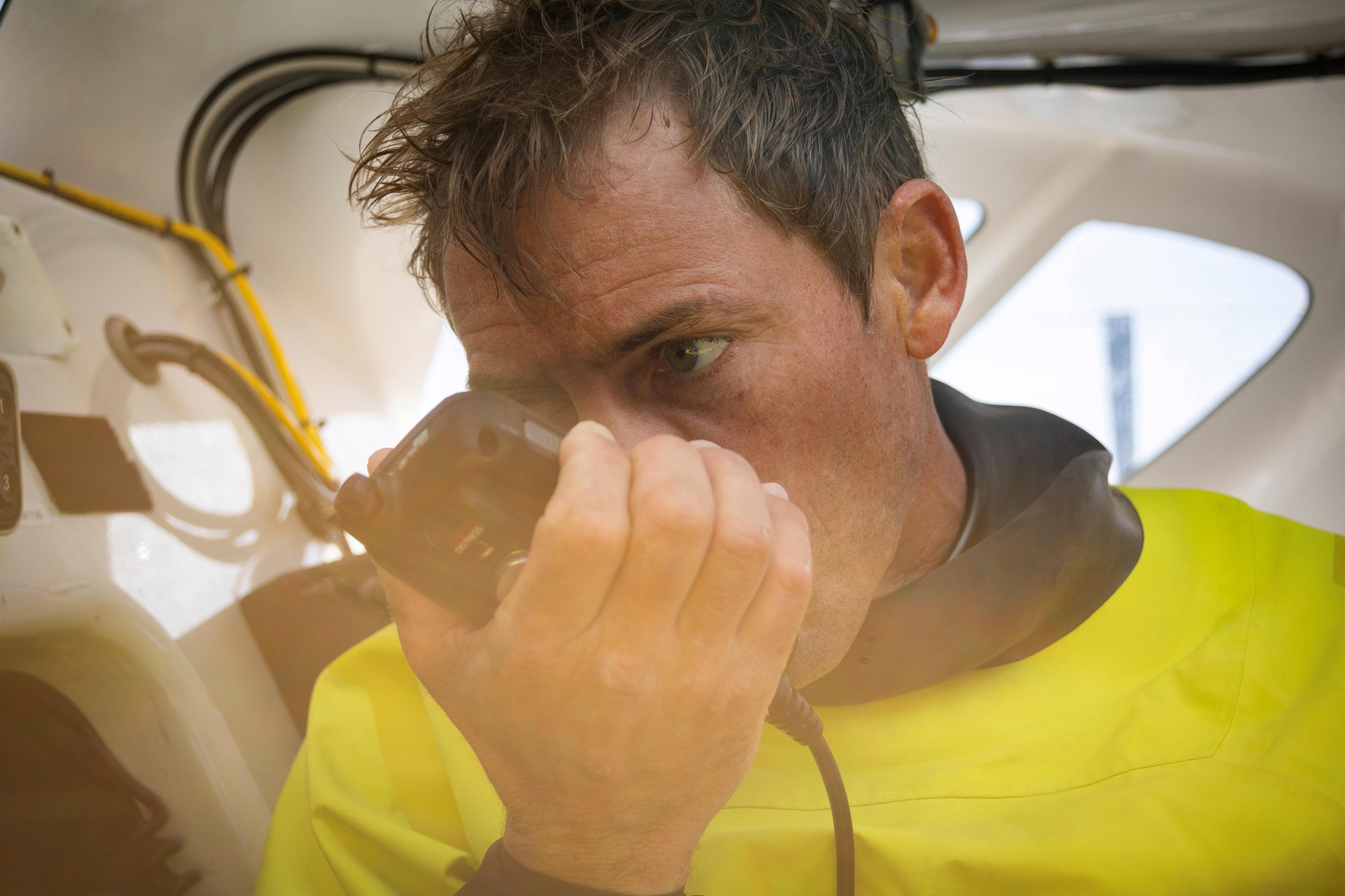 Thomas Ruyant victime d'une avarie sur une voile dans le Vendée Globe