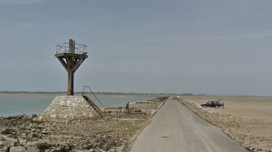 Passage du Gois : une voiture encerclée par la marée - RCA
