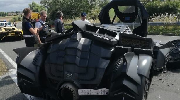 Accident de Batmobile sur une bretelle de l'A16