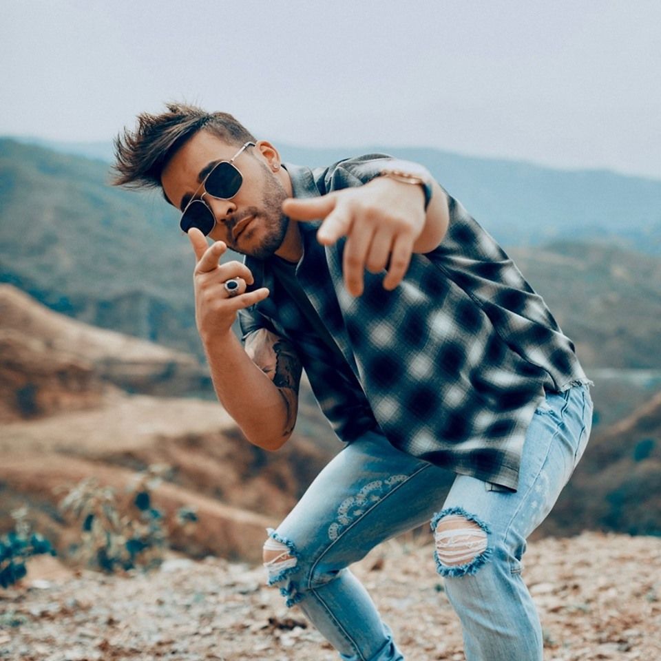 Quand Prince Royce fait un strip-tease pendant son "Lip Sync Battle ...