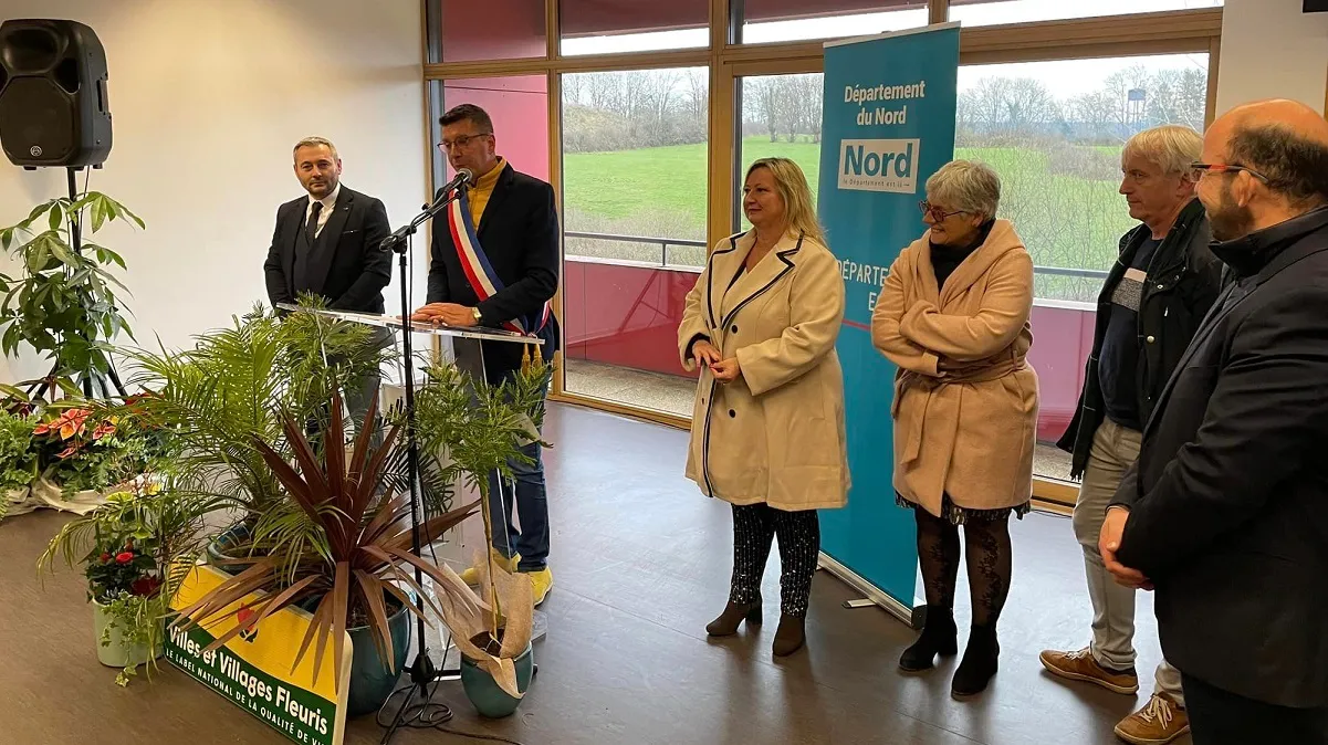 Fourmies fleur 3.jpg (334 KB)