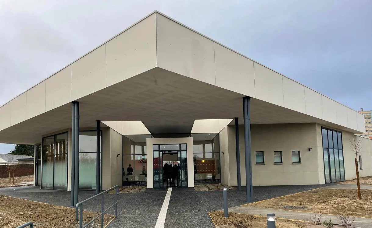 Cr&eacute;matorium 3.jpg (245 KB)