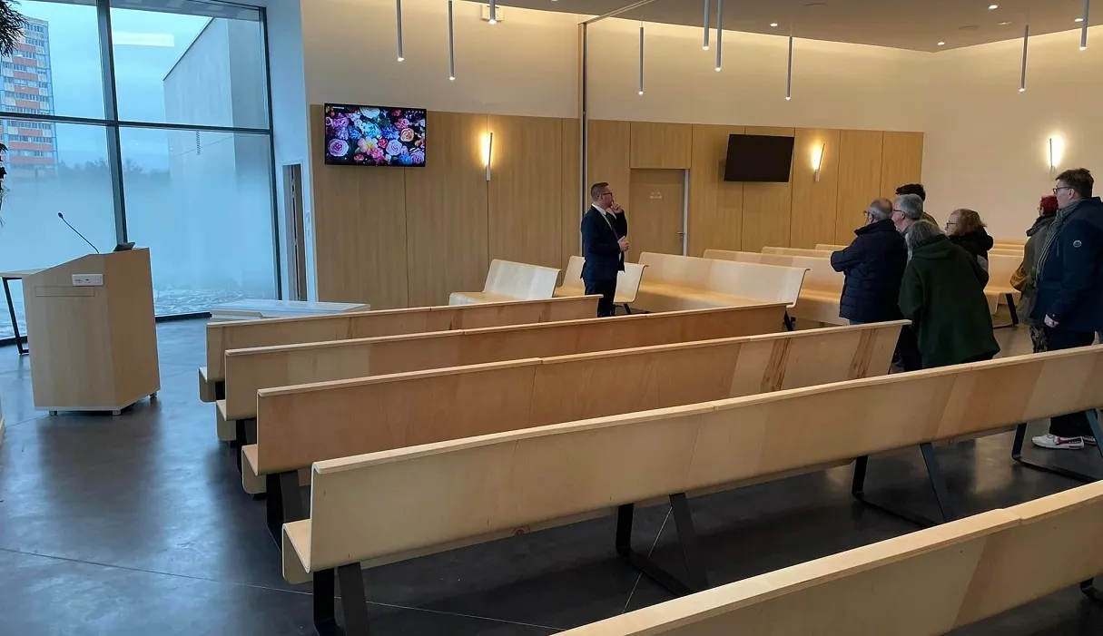 Cr&eacute;matorium 4.jpg (198 KB)