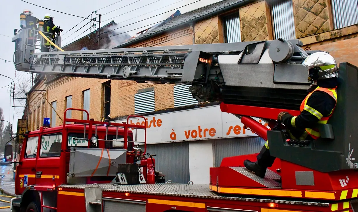 Le roi du meuble 3.jpg (385 KB)