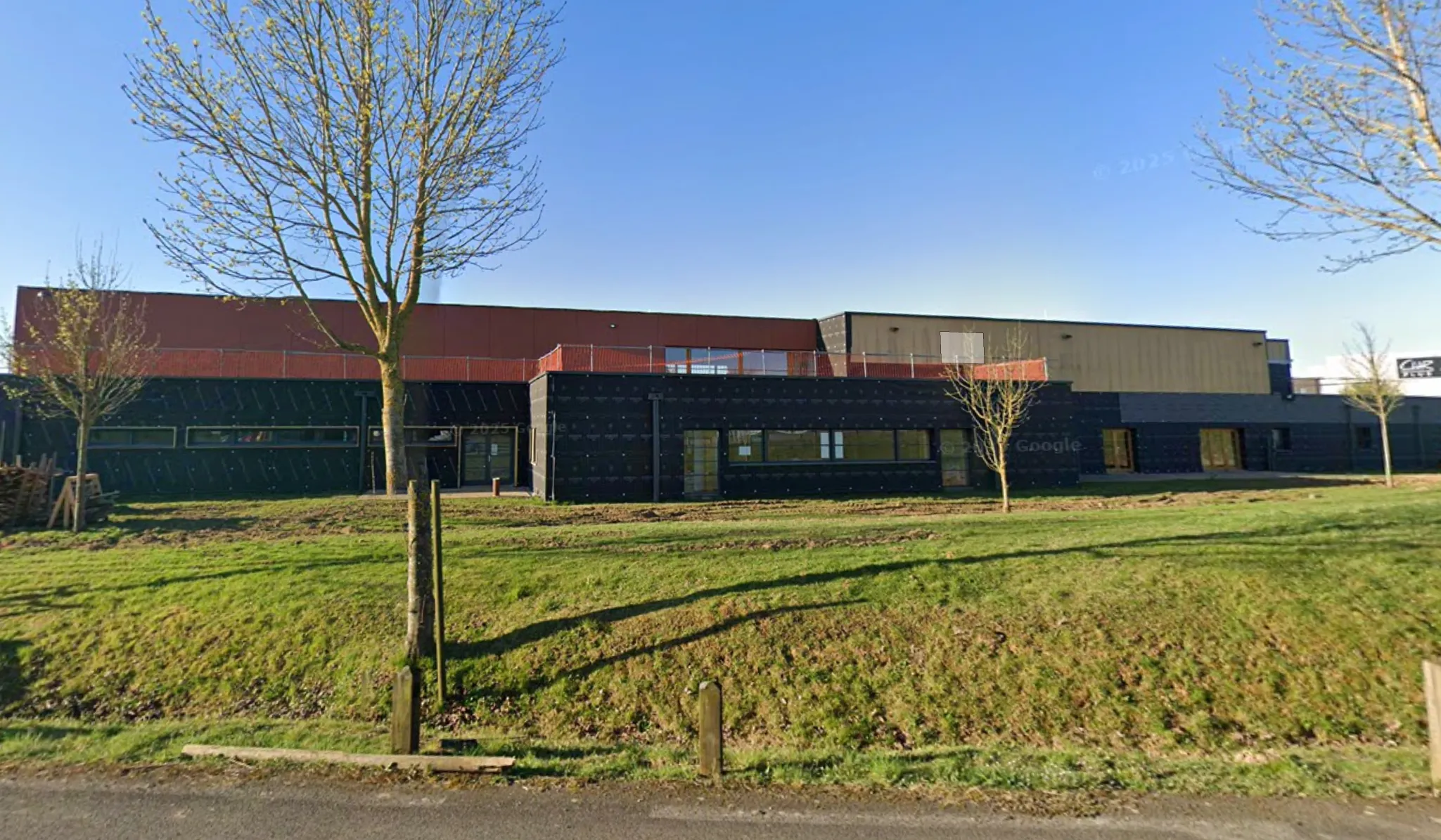 Le b&acirc;timent &eacute;tait toujours en construction en avril 2025.