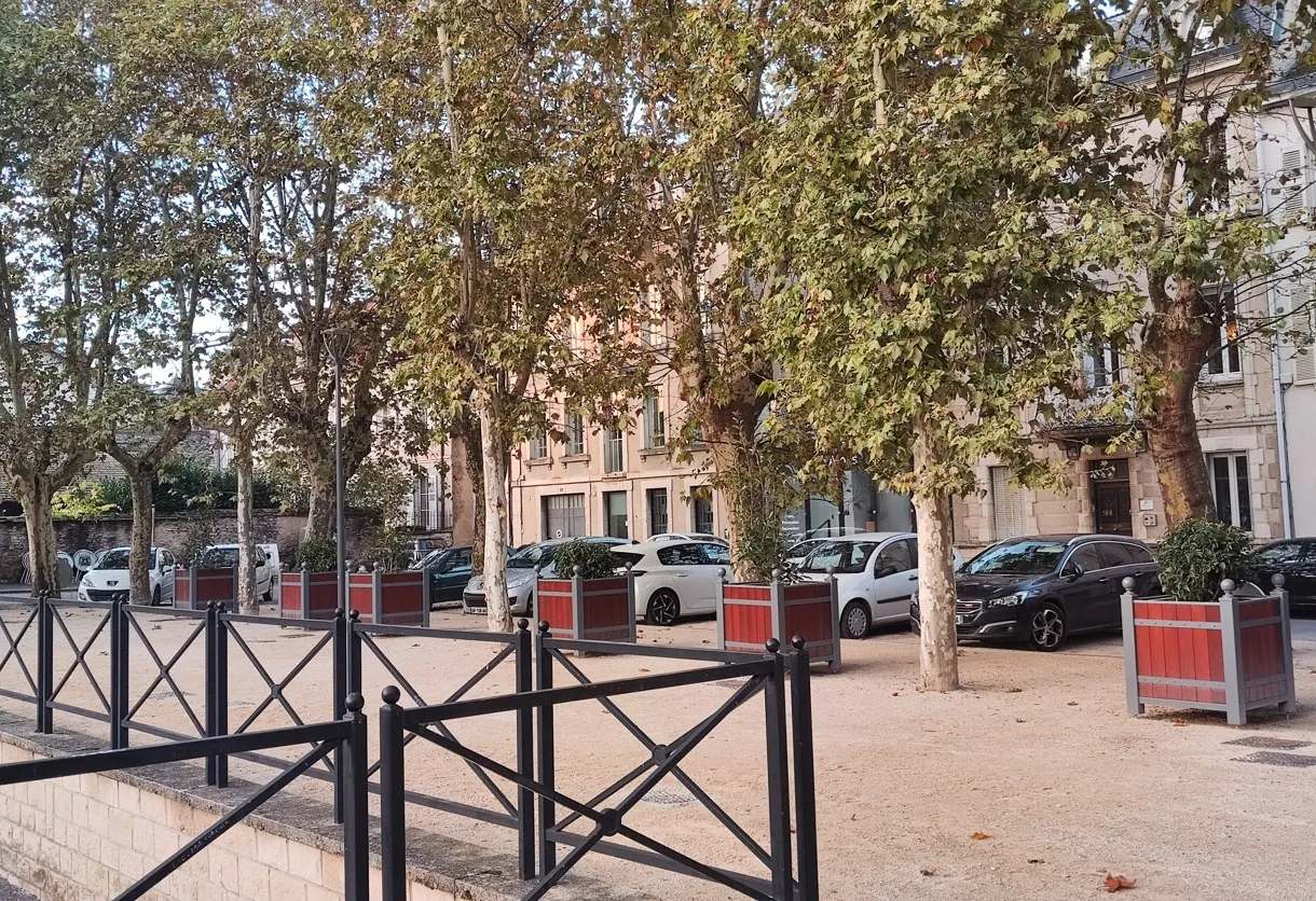 On peut maintenant déambuler en toute sécurité place Madeleine