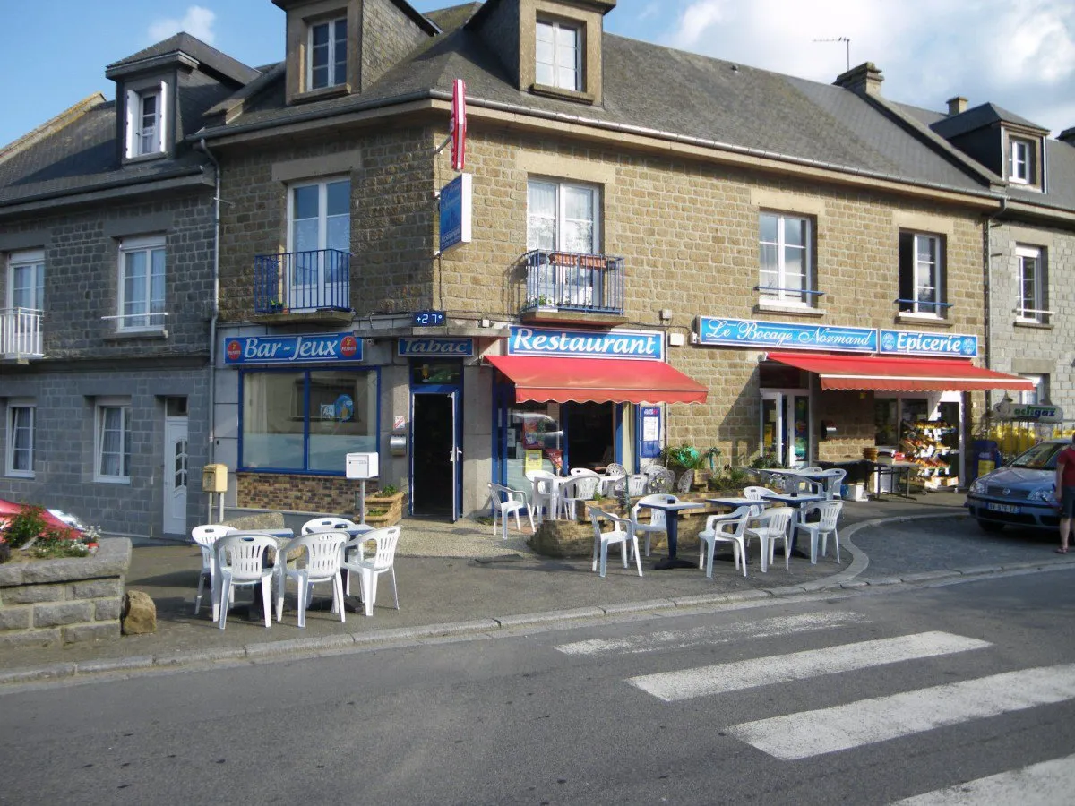 L'homme s'est ensuite rendu au commerce local de Champ du Boult.