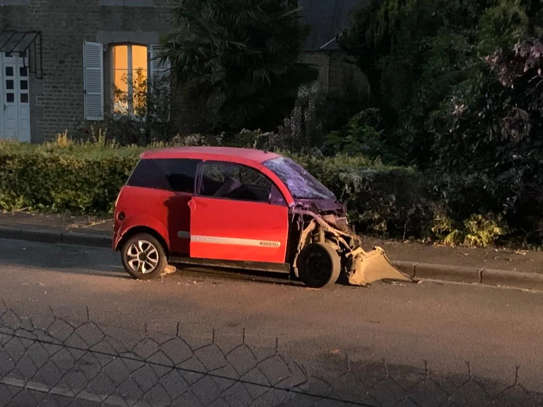 L'&eacute;tat de la voiturette t&eacute;moigne de la violence du choc.