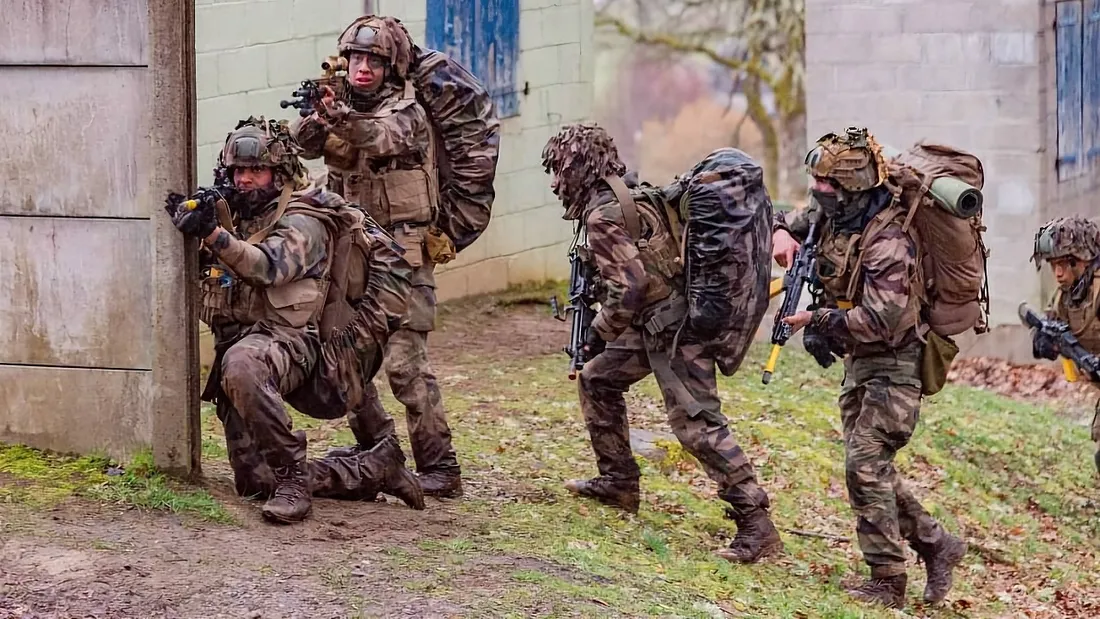 Des légionnaires du 2ème REI de Nîmes à l'entrainement au camp de La Courtine
