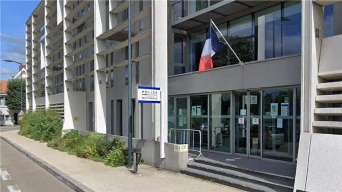 Commissariat central de Waldeck-Rousseau, à Nantes.