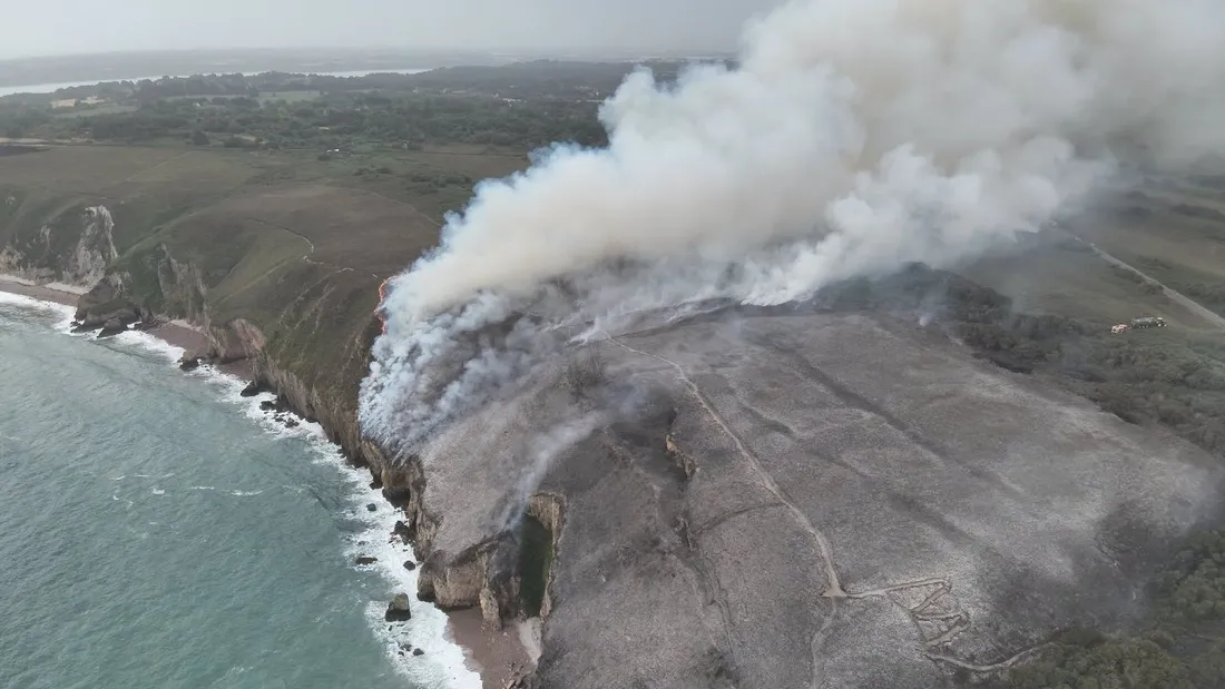 Le 12 juillet 2026, un feu de landes s’est déclaré sur le cap Fréhel au niveau de Plévenon.