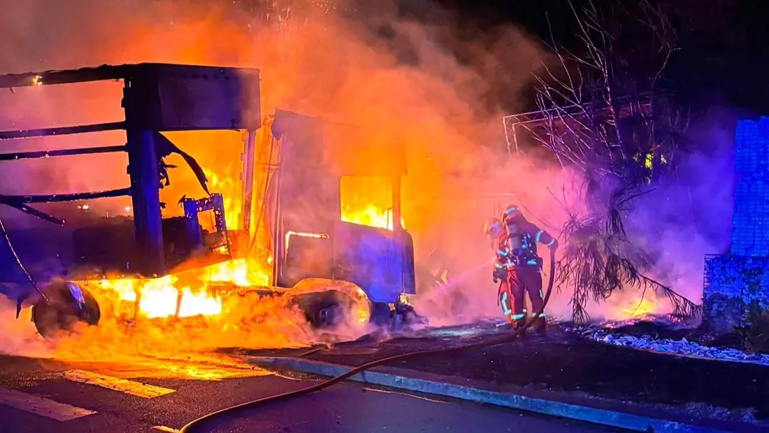 Intervention des pompiers sur une collision entre un PL et une camion benne à Limoges
