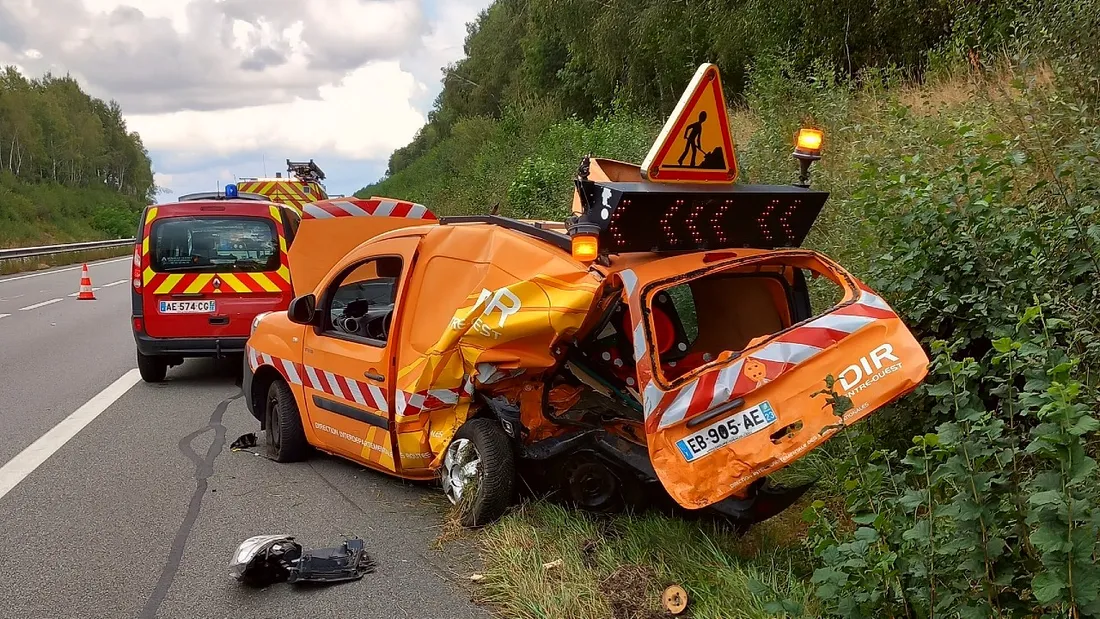 Fourgonnette de la DIR - Centre-Ouest accidentée