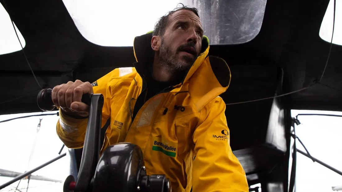 Louis Burton à bord de l'IMOCA Bureau Vallée 3.
