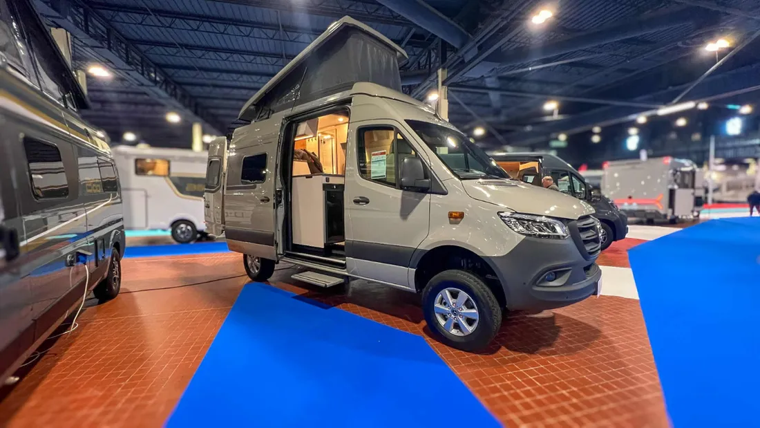 Fourgon au salon du camping-car à Angers