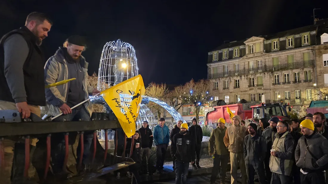 Rassemblement de la CR 23 et de la Confédération Paysanne place Bonnyaud à Guéret