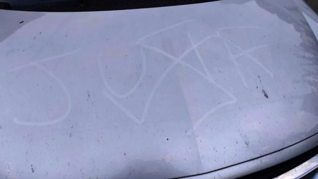 Loire-Atlantique : une croix gammée et l’inscription « juif » tagués sur la voiture d’un couple
