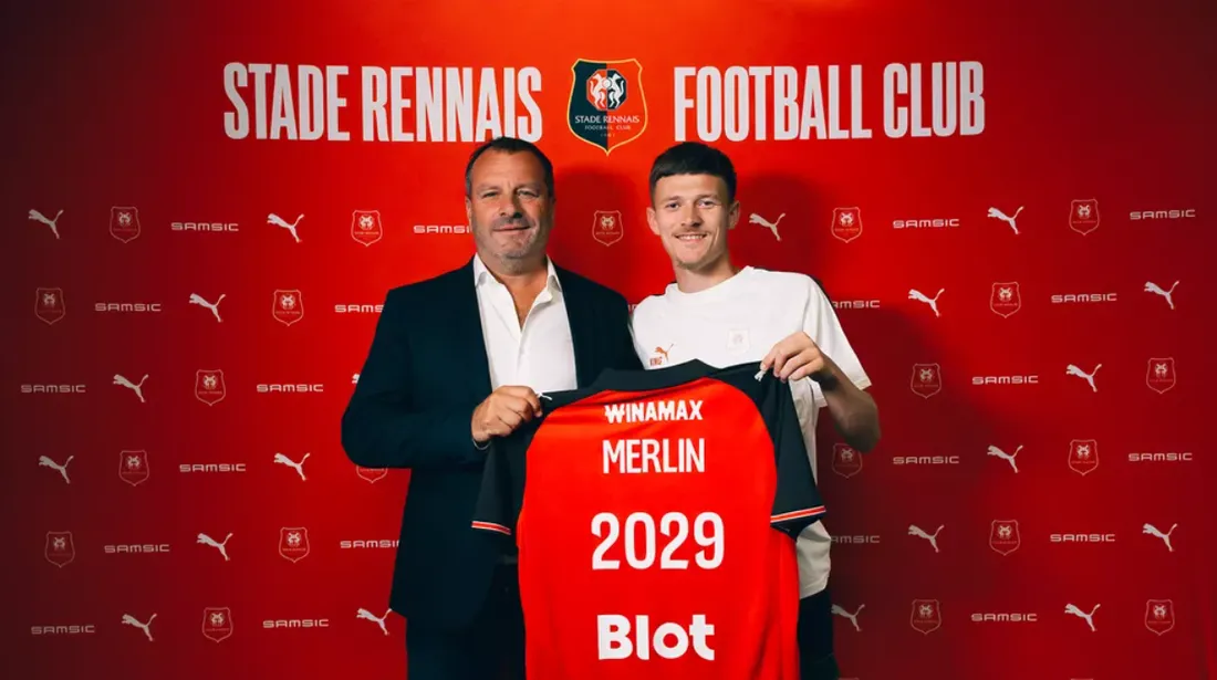 Loïc Désiré, directeur sportif du Stade Rennais, avec la nouvelle recrue Quentin Merlin.
