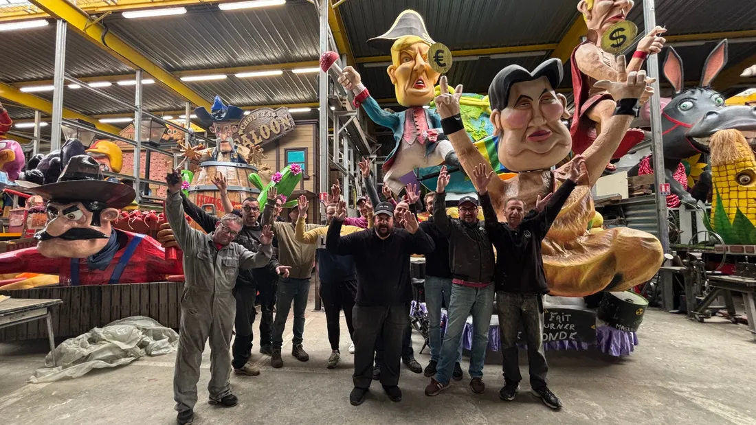 L'Amicale des carnavaliers pendant les derniers préparatifs à Cholet dans le Maine-et-Loire