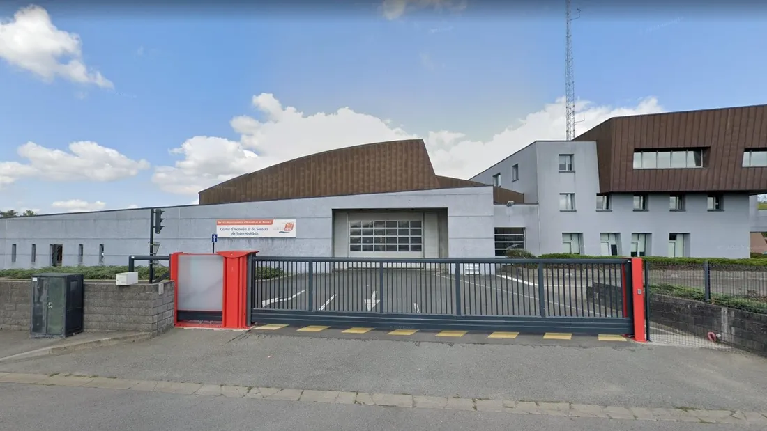 Près de Nantes : un automobiliste fonce sur deux camions de pompiers dans une caserne