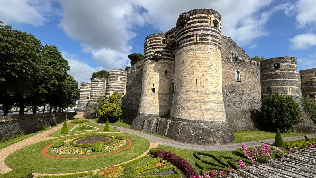 Le château d’Angers. La ville top 1 du palmarès 2026 des villes les plus "vertes" de France.
