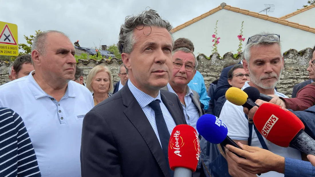 Christophe Béchu présent à La Laigne en Charente Maritime après les deux séismes