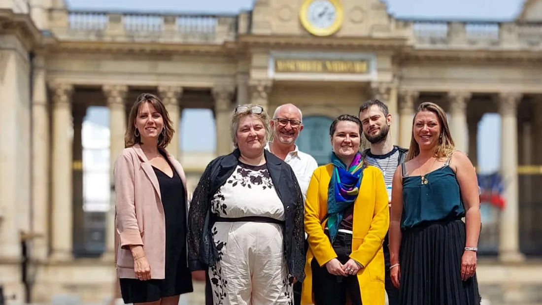 Manon Lemoine et des membres du collectif des victimes Le Scouarnec