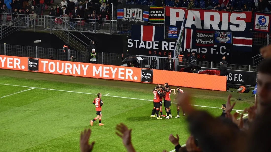 La joie des Rennais sur l'ouverture du score contre le PSG en février 2026. 